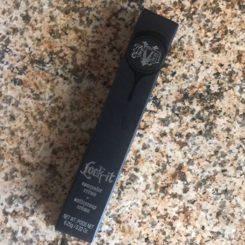 Kat von D lock it concealer